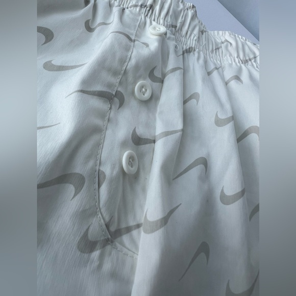 Nike Women’s Loose Fit 4” High-Waisted Woven Shorts Size: XS Color:Sail/Sail NWT - Picture 11 of 11